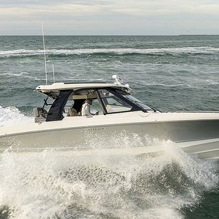 Boston Whaler 380 Realm