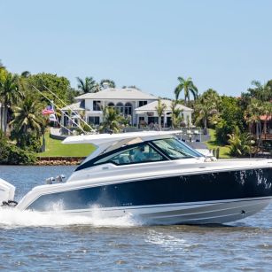 Tiara Yachts 34 LX
