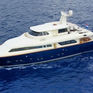 Custom Line Navetta 27