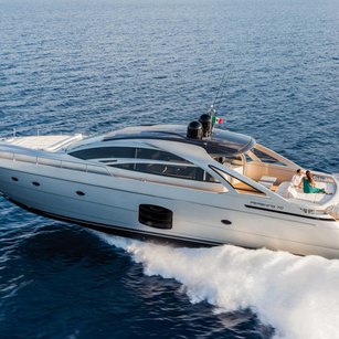 Pershing 70