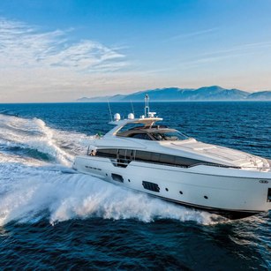 Ferretti 960