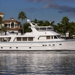 Outer Reef 860 Cockpit Motoryacht