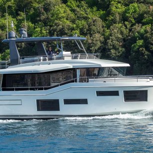 Beneteau Grand Trawler 63