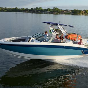 Cobalt Boats R8 Surf