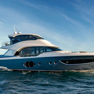 Monte Carlo Yachts MCY 70 Skylounge