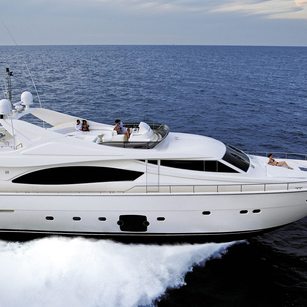 Ferretti 881