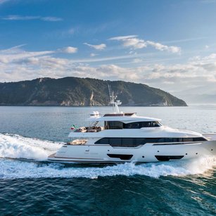 Custom Line Navetta 28