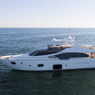 Ferretti 870