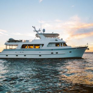 Outer Reef 880 Cockpit Motoryacht