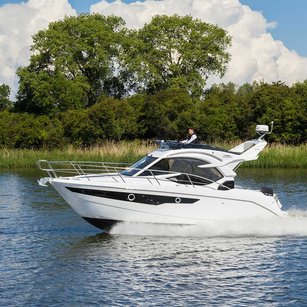 Galeon 300 Fly