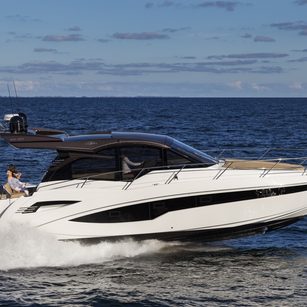 Galeon 425 HTS