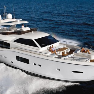 Ferretti Yachts Altura 840