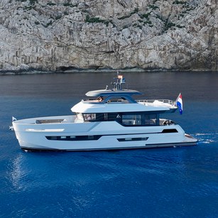 Outer Reef Yachts 780  Adventure