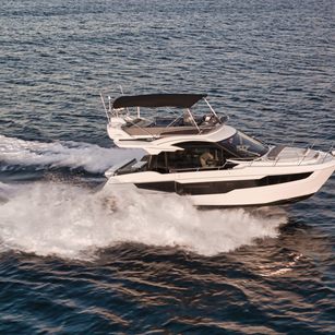 Galeon 400 Fly