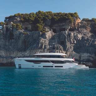 Benetti Oasis 34M