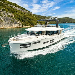 Beneteau Grand Trawler 62