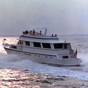 Hatteras 68 Cockpit MY