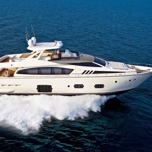 Ferretti  800