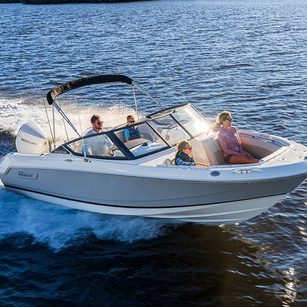 Boston Whaler 210 Vantage