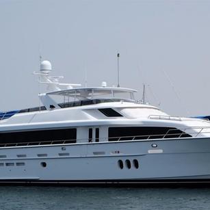 Hatteras 105 Cockpit Motor Yacht