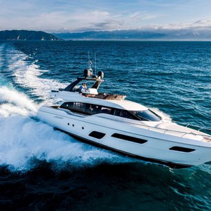 Ferretti 700