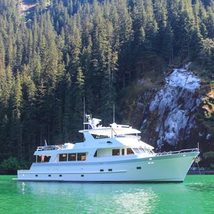Outer Reef 880 Cockpit Motoryacht