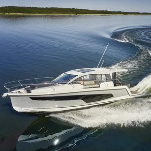 Sealine C335