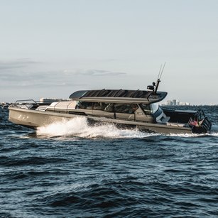 Brabus Marine Shadow 1500 Cross Cabin