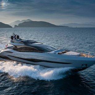 Mangusta 104 REV