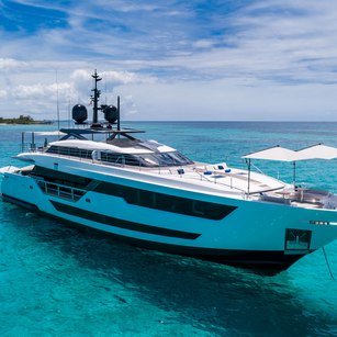 Custom Line Saetta 120'