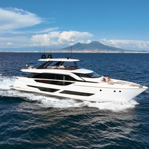 Ferretti Yachts 860