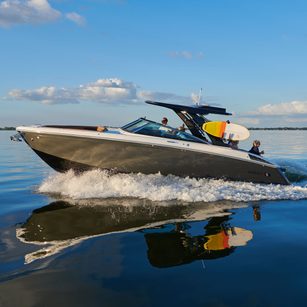 Cobalt Boats R33 Surf