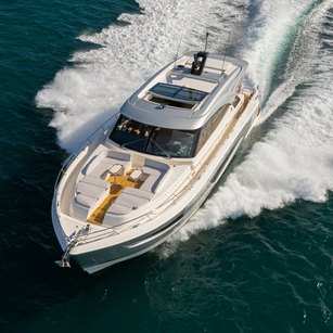 Riviera 6800 Sport Yacht Platinum Edition