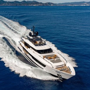 Custom Line Saetta 140'