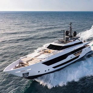 Custom Line Saetta 106'