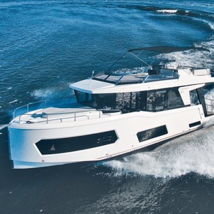 Cobra Yachts Campione 41 Fly