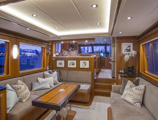 Outer Reef 580 Motoryacht, Interior