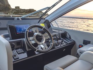 Azimut Fly 53 Mk2, Helm Station