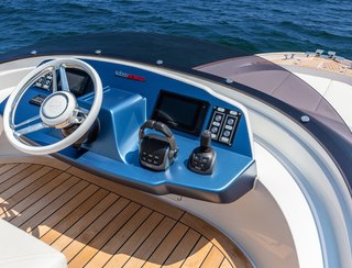 Solaris 48 Flybridge, Helm Station