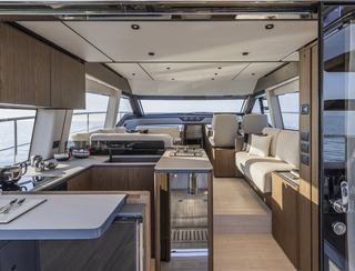 Ferretti 580, Interior