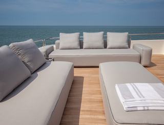 Ferretti 960, Deck Area