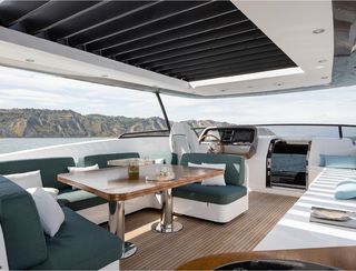 Azimut Magellano 25M, Fly Deck/Sportdeck