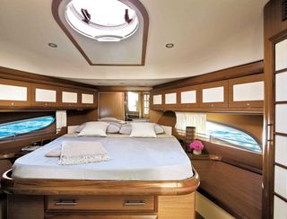 Mochi Craft Dolphin 54, Accommodation