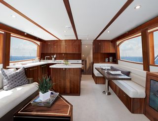 Hatteras GT54, Interior