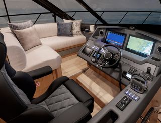 Riviera 5400 Sport Yacht Platinum Edition Mk2, Helm Station