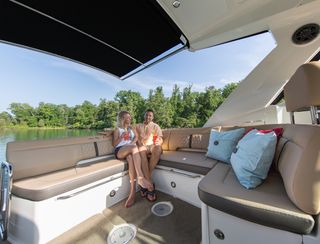 Sea Ray Sundancer 350 Mk3, Deck Area