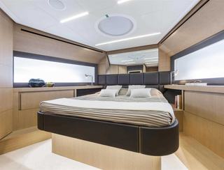 Pershing 74, Accommodation