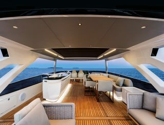 Absolute Navetta 73, Fly Deck/Sportdeck