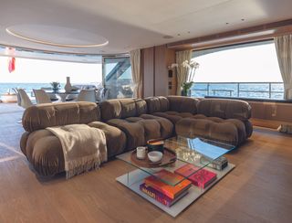 Benetti Oasis 34M, Interior