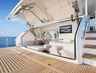 Horizon FD100 Tri-deck, Beach Club